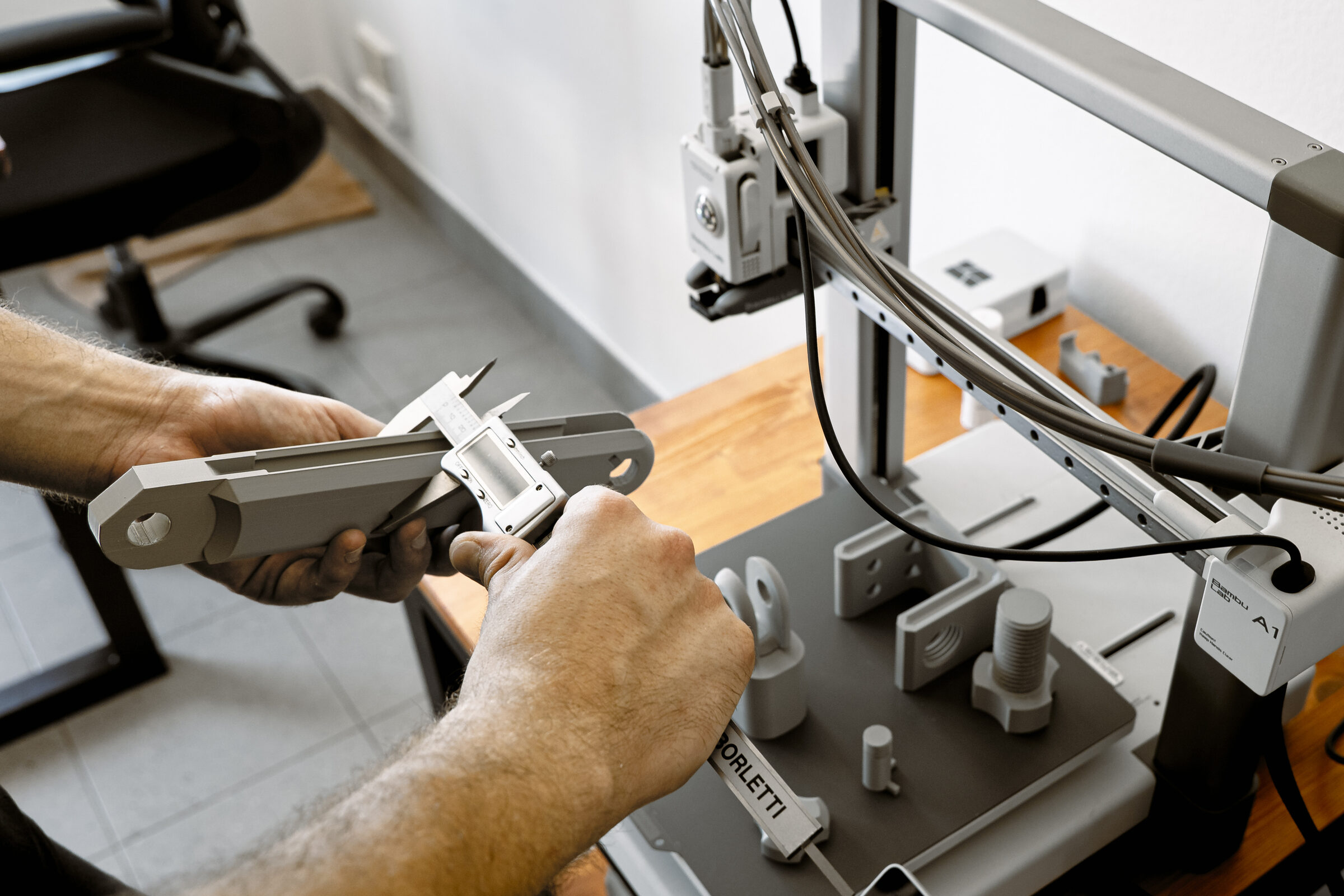 Precision measurement with caliper